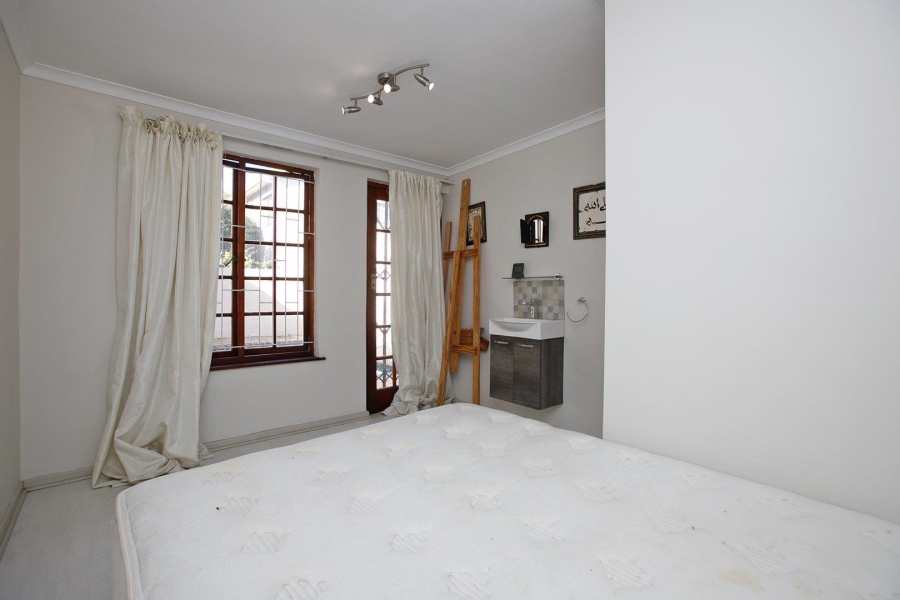 5 Bedroom Property for Sale in Claremont Western Cape